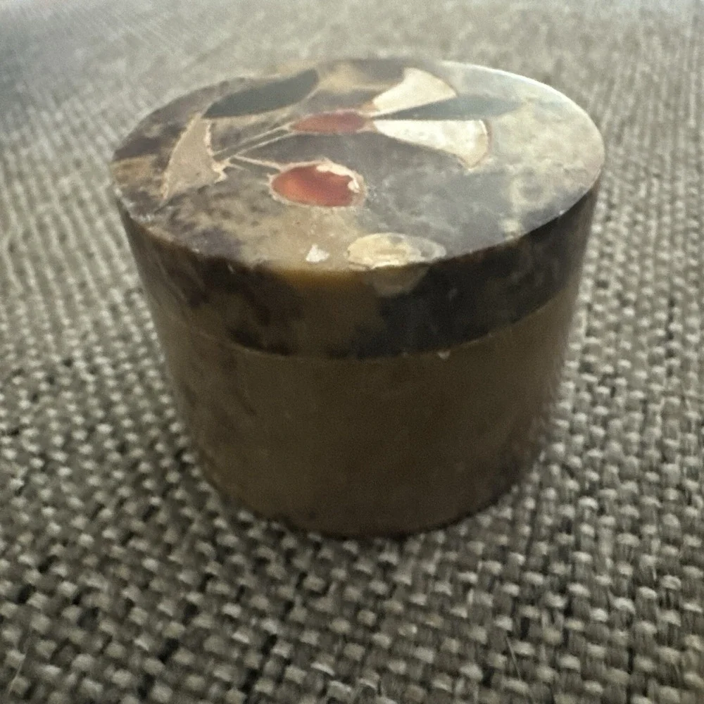 Vintage Soapstone Trinket Box Mother of Pearl Inlay Oval Flowers‎ Amber